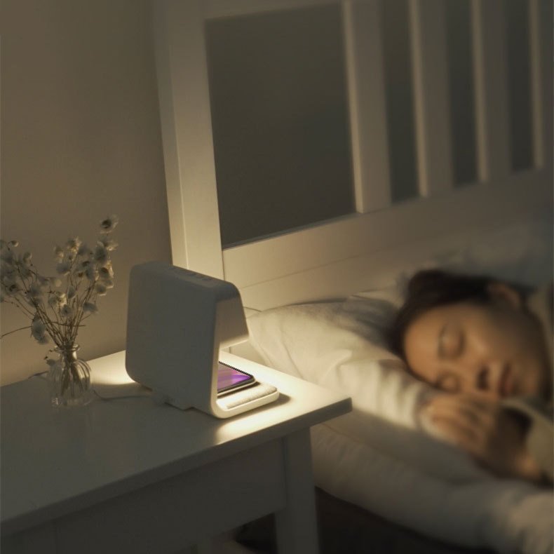 Creative 3 In 1 Bedside Lamp Wireless Charging - Image 6