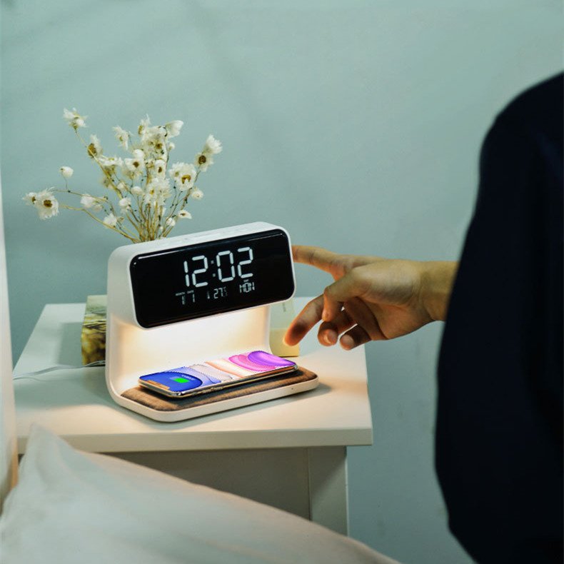 Creative 3 In 1 Bedside Lamp Wireless Charging - Image 4